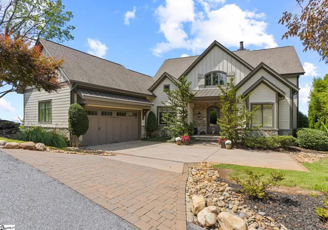 Photo 3 of Single family home for sale at 29 Grand Vista Dr, Greenville, SC 29609 | MLS# 1588891 | Listing updated on 2026-09-01