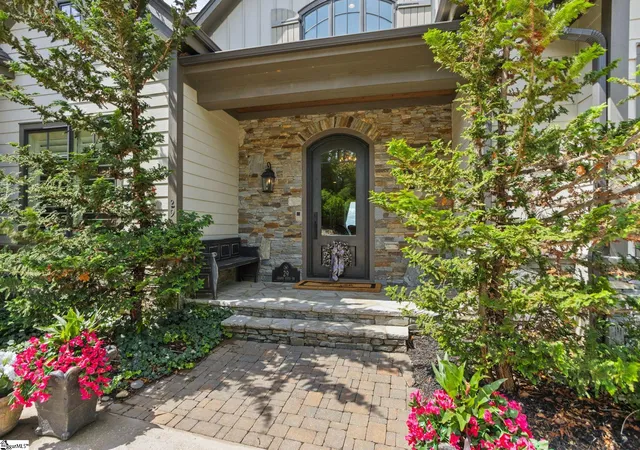 Photo 3 of Single family home for sale at 29 Grand Vista Dr, Greenville, SC 29609 | MLS# 1588891 | Listing updated on 2026-09-01