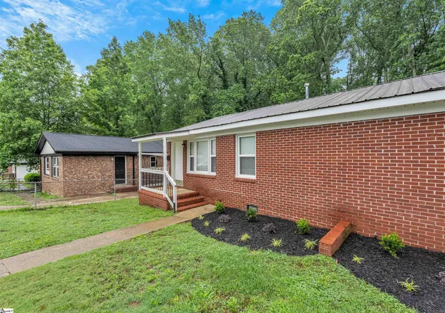 Photo 3 of House for sale at 216 Victor Ct #Apt 9 & 10, Greer, SC 29651 | MLS# 1593132 | Listing updated on 2026-10-07