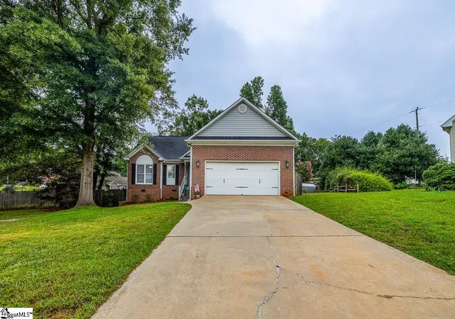 3rd image of 16 Fawndale Ln, Fountain Inn, SC 29644 | MLS# 1597630