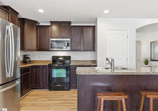 Homes for sale in Greenville, SC | 332 Terilyn Ct, Greenville, SC 29611 | MLS# 1586119