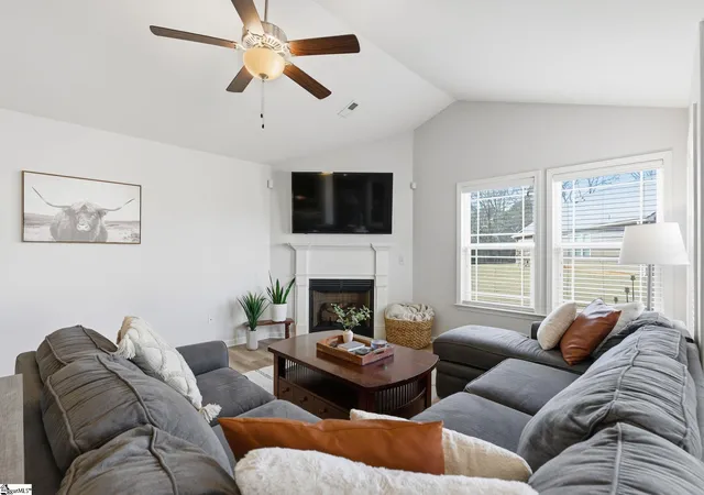 Homes for sale in Greenville, SC | 332 Terilyn Ct, Greenville, SC 29611 | MLS# 1586119