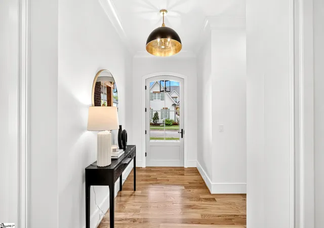 Photo 3 of Single family home for sale at 7 Crossmoor Cir, Greenville, SC 29607 | MLS# 1598974 | Listing updated on 2026-08-05