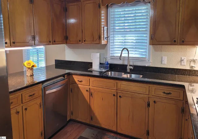 Photo 4 of Single family home for sale at 105 Blakely Ave, Laurens, SC 29360 | MLS# 1599544 | Listing updated on 2026-09-04
