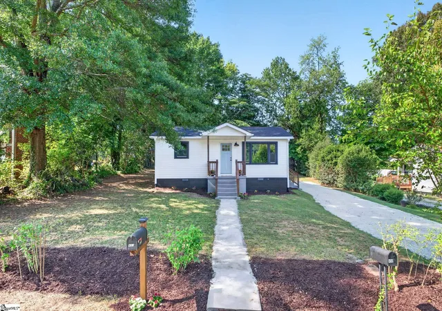 2nd image of 451 Sunnyside Cir, Greer, SC 29651 | MLS# 1596602