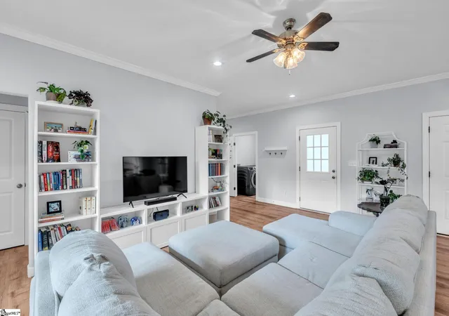 Photo 2 of Single family home for sale at 118 W Belvedere Rd, Greenville, SC 29605 | MLS# 1600375 | Listing updated on 2026-09-08
