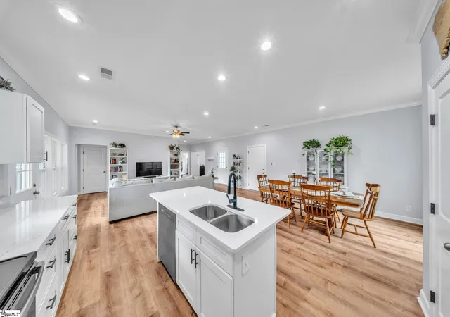 Photo 3 of Single family home for sale at 118 W Belvedere Rd, Greenville, SC 29605 | MLS# 1600375 | Listing updated on 2026-09-08
