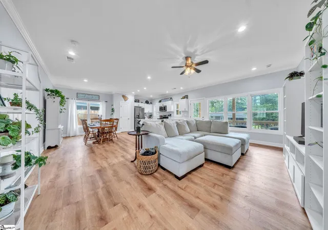 Photo 4 of Single family home for sale at 118 W Belvedere Rd, Greenville, SC 29605 | MLS# 1600375 | Listing updated on 2026-09-08