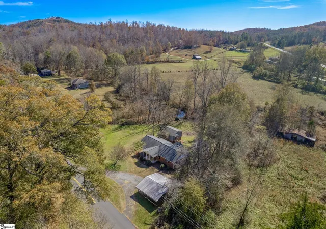Photo 2 of Single family home for sale at 202 Cove Creek Rd, Pickens, SC 29671 | MLS# 1574996 | Listing updated on 2026-09-30