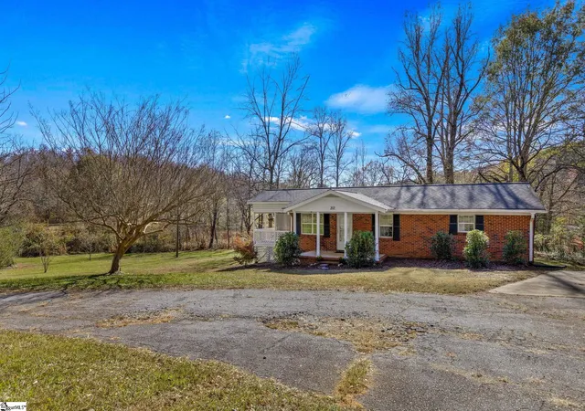 Photo 4 of Single family home for sale at 202 Cove Creek Rd, Pickens, SC 29671 | MLS# 1574996 | Listing updated on 2026-09-30