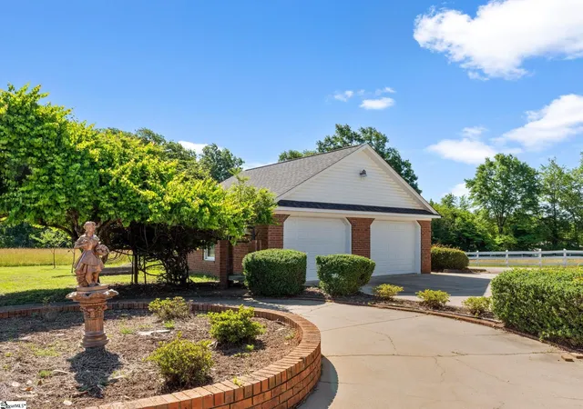 Photo 4 of Single family home for sale at 3836 Pennington Rd, Greer, SC 29651 | MLS# 1594795 | Listing updated on 2026-07-29