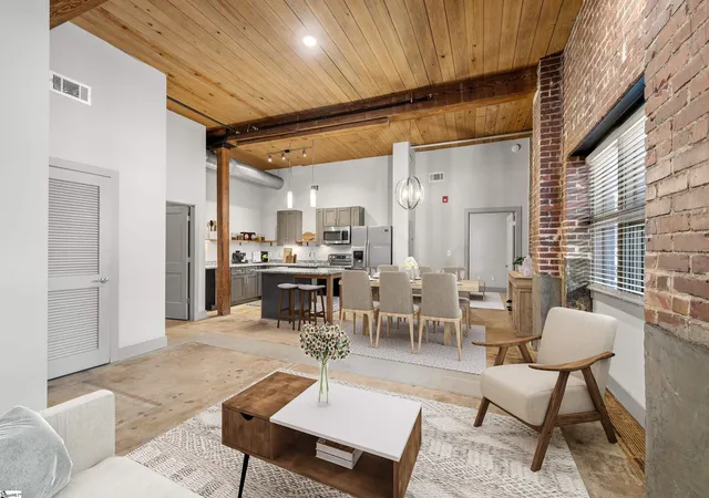 3rd image of 806 Grn Ave, Greenville, SC 29605