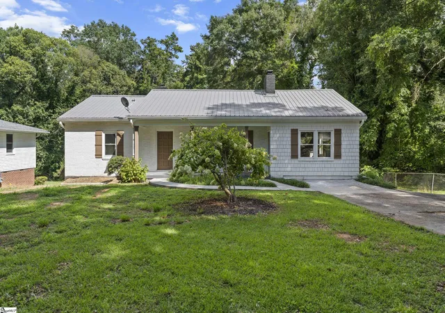 Single family home for sale at 107 Coldbrook Dr, Spartanburg, SC 29306 | MLS# 1601674