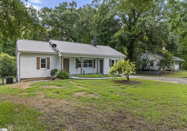 Photo 2 of Single family home for sale at 107 Coldbrook Dr, Spartanburg, SC 29306 | MLS# 1601674 | Listing updated on 2026-09-17