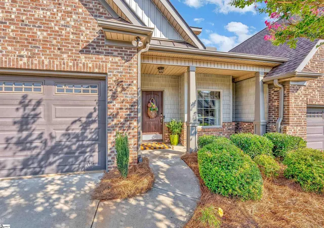 Photo 2 of Townhouse for sale at 210 Bay Laurel Wy, Simpsonville, SC 29681 | MLS# 1600509 | Listing updated on 2026-09-17