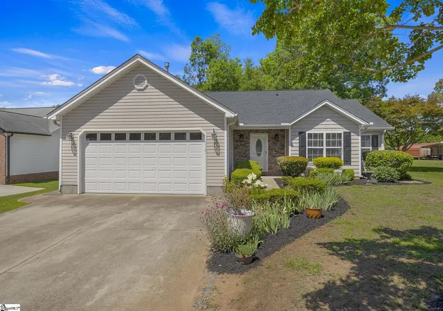 Photo 2 of Single family home for sale at 118 Todds Trl, Greenville, SC 29617 | MLS# 1594534 | Listing updated on 2026-08-01