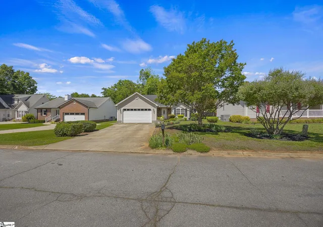 Photo 3 of Single family home for sale at 118 Todds Trl, Greenville, SC 29617 | MLS# 1594534 | Listing updated on 2026-08-01