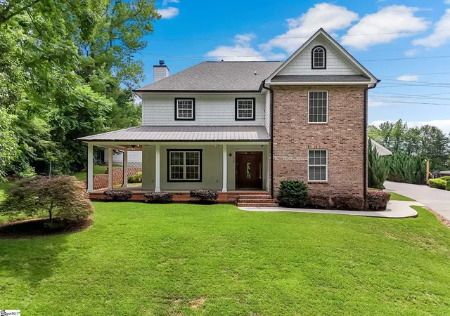Photo 1 of Single family home for sale at 204 Crestwood Dr, Greenville, SC 29609 | MLS# 1596222 | Listing updated on 2026-09-29