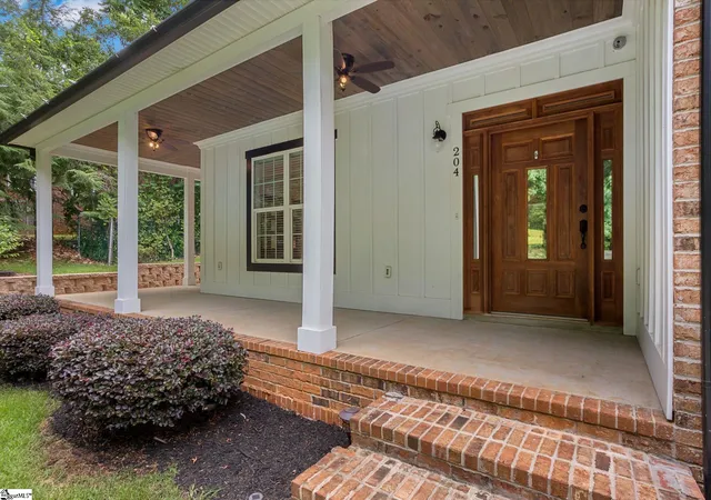 Photo 2 of Single family home for sale at 204 Crestwood Dr, Greenville, SC 29609 | MLS# 1596222 | Listing updated on 2026-09-29