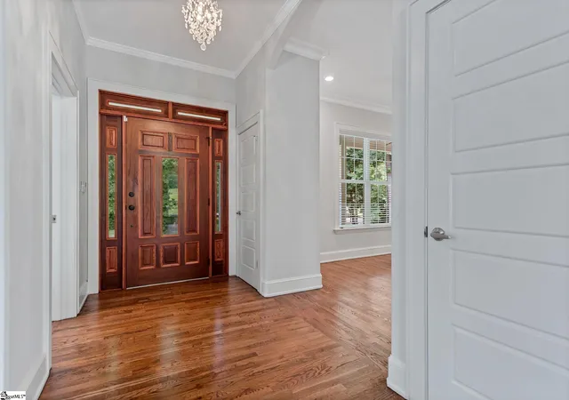 Photo 3 of Single family home for sale at 204 Crestwood Dr, Greenville, SC 29609 | MLS# 1596222 | Listing updated on 2026-09-29