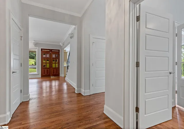 Photo 3 of Single family home for sale at 204 Crestwood Dr, Greenville, SC 29609 | MLS# 1596222 | Listing updated on 2026-09-29