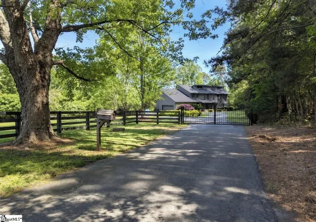 Photo 1 of Single family home for sale at 129 Sunset Pt, Anderson, SC 29626 | MLS# 1594475 | Listing updated on 2026-09-03