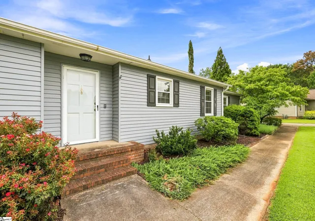 Photo 3 of Sale Pending at 108 Five Gait Turn, Simpsonville, SC 29681 | MLS# 1602324 | Listing updated on 2026-09-08