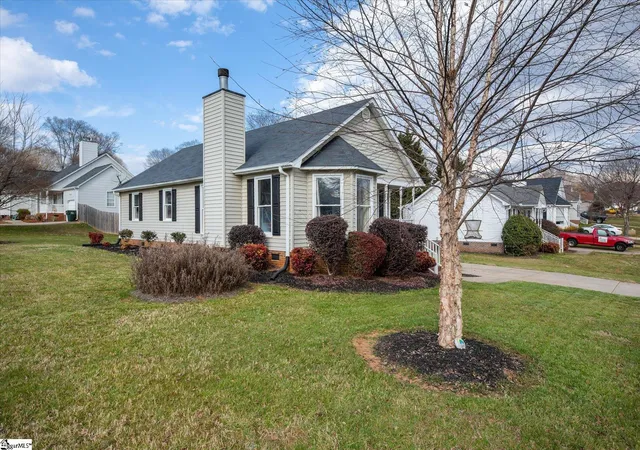 Homes for sale in Simpsonville, SC | 401 Fairdale Dr, Simpsonville, SC 29681 | MLS# 1596357