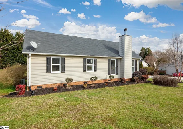 Homes for sale in Simpsonville, SC | 401 Fairdale Dr, Simpsonville, SC 29681 | MLS# 1596357