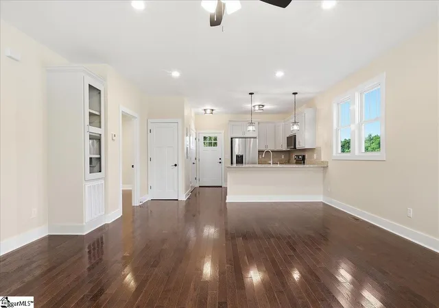 Photo 4 of Single family home for sale at 915 Dunbar St, Greenville, SC 29601 | MLS# 1597220 | Listing updated on 2026-07-09