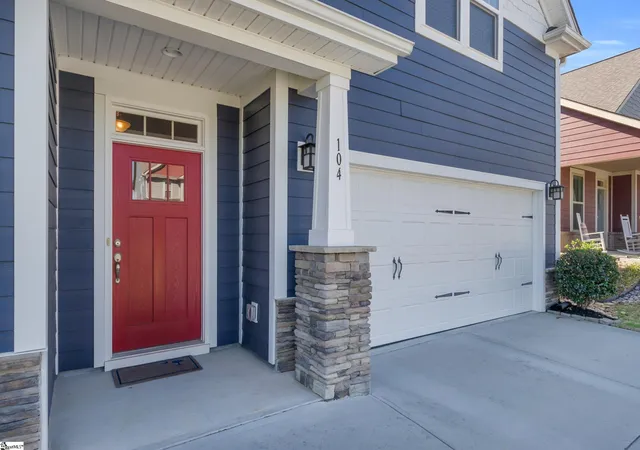 Photo 3 of Single family home for sale at 104 Mare's Head Pl, Taylors, SC 29687 | MLS# 1582299 | Listing updated on 2026-08-30