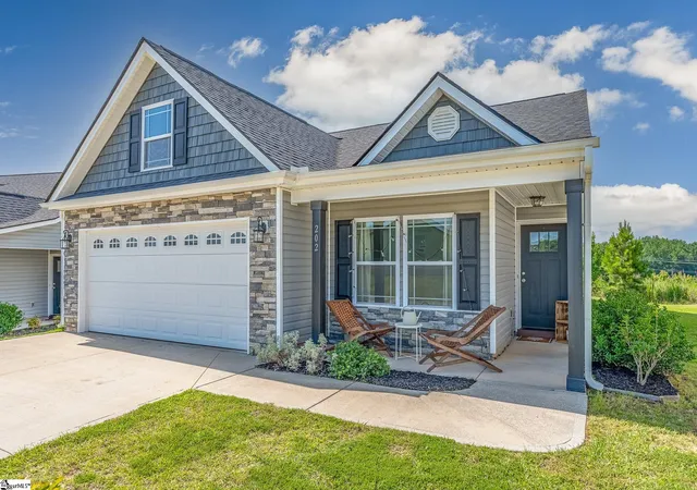 Photo 2 of Sale Pending at 202 Highland Springs Loop, Inman, SC 29349 | MLS# 1596903 | Listing updated on 2026-09-21