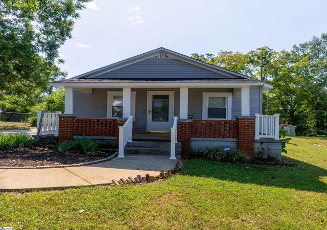 Homes for sale in Pickens, SC | 301 Lee St, Pickens, SC 29671 | MLS# 1570686