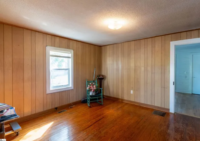 Homes for sale in Pickens, SC | 301 Lee St, Pickens, SC 29671 | MLS# 1570686
