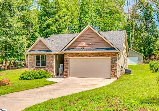 Photo 1 of Single family home for sale at 154 Rockcrest Dr, Taylors, SC 29687 | MLS# 1599181 | Listing updated on 2026-09-07