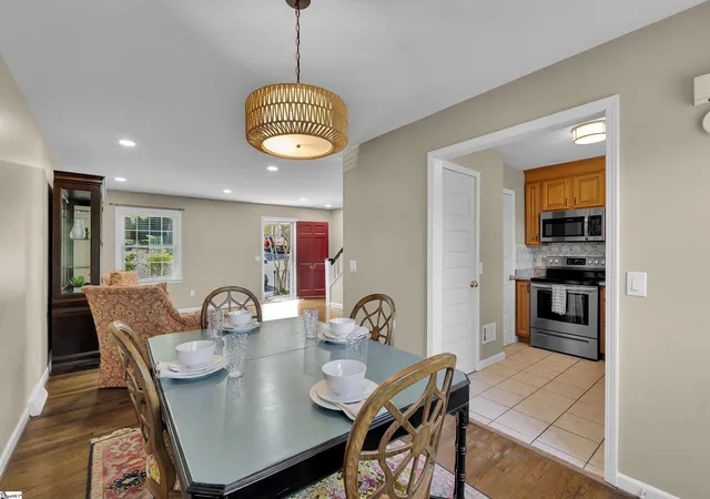 Homes for sale in Greenville, SC | 815 Edwards Rd, Greenville, SC 29615