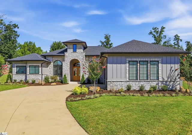 Photo 1 of Single family home for sale at 909 Pelham Rd, Greenville, SC 29615 | MLS# 1581770 | Listing updated on 2026-09-16