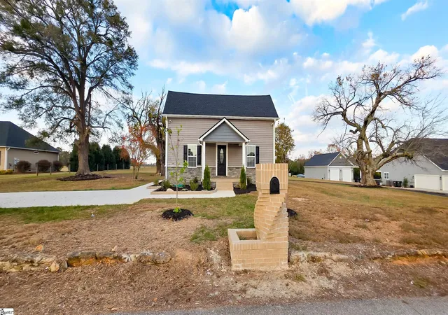 3rd image of 19 Holcombe Rd, Piedmont, SC 29673 | MLS# 1593128
