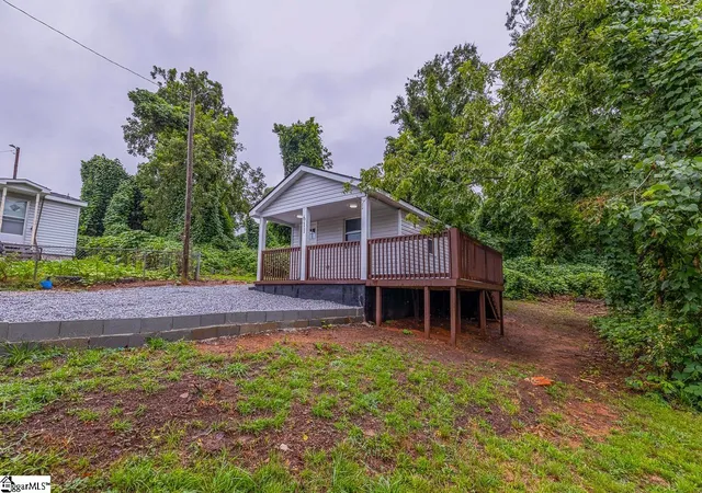 Photo 1 of Single family home for sale at 611 Hunters Ct, Laurens, SC 29360 | MLS# 1575679 | Listing updated on 2026-09-08