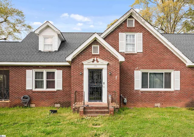 Homes for sale in Honea Path, SC | 108 West Hampton Ave, Honea Path, SC 29654 | MLS# 1586878