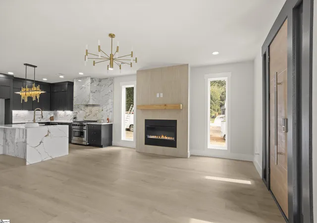 Photo 4 of Single family home for sale at 4 Hartsell St, Greenville, SC 29601 | MLS# 1599701 | Listing updated on 2026-09-16