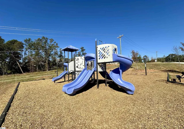 Photo 4 of Sale Pending at 6 Timberfalls Dr, Greenville, SC 29607 | MLS# 1584707 | Listing updated on 2026-10-23