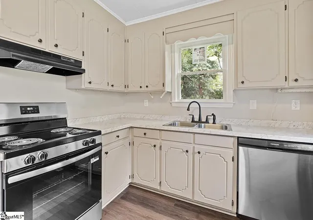 5th image of 409 E Forida St, Clinton, SC 29325 | MLS# 1597531