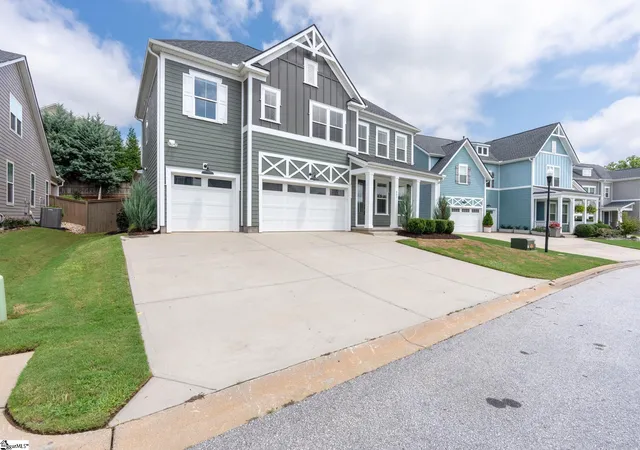 Photo 2 of Single family home for sale at 431 Nebbiolo Ln, Simpsonville, SC 29681 | MLS# 1599352 | Listing updated on 2026-09-30