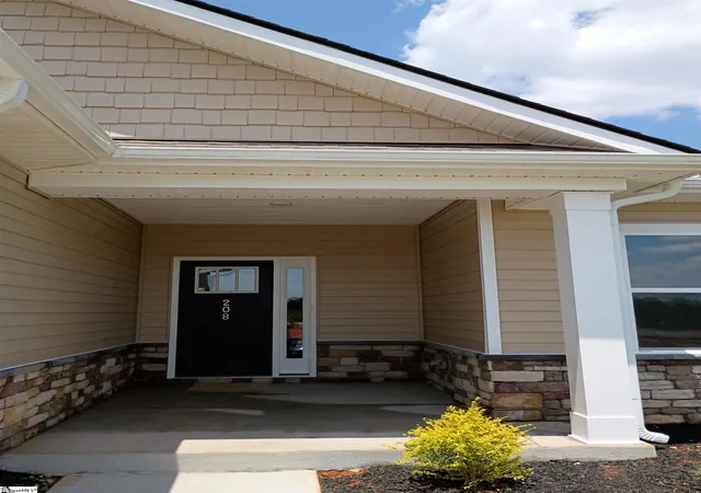 Photo 3 of Sale Pending at 208 Glencliff Wy #Lot 95, Simpsonville, SC 29680 | MLS# 1585769 | Listing updated on 2026-09-16