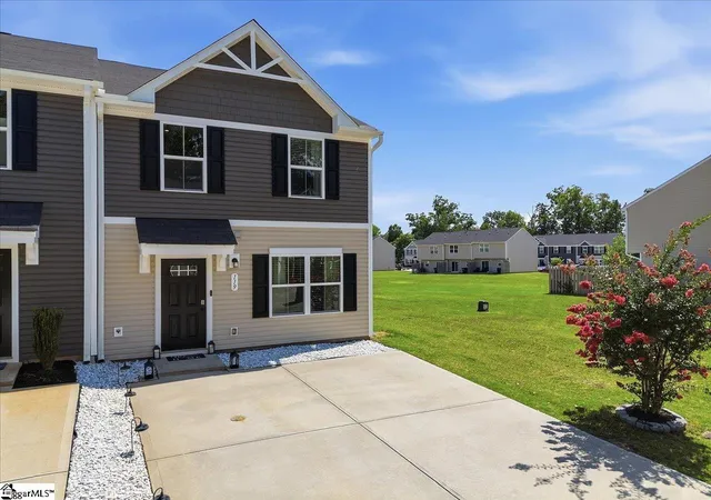 Photo 3 of Sale Pending at 119 Nicklaus Dr, Anderson, SC 29621 | MLS# 1598275 | Listing updated on 2026-09-14