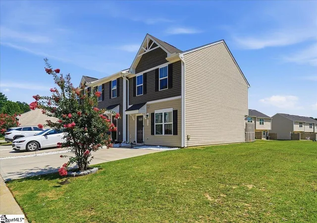 Photo 3 of Sale Pending at 119 Nicklaus Dr, Anderson, SC 29621 | MLS# 1598275 | Listing updated on 2026-09-14
