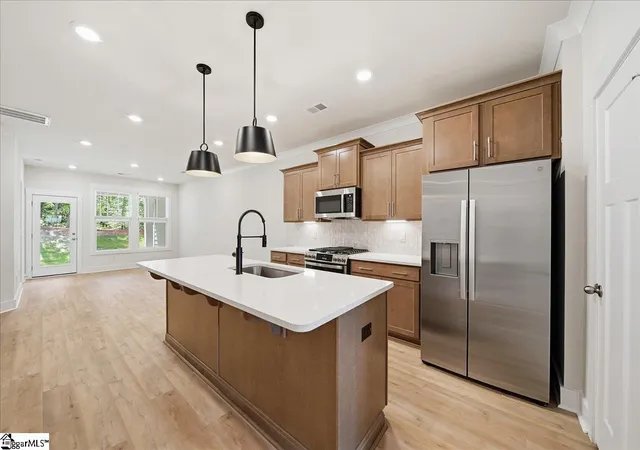 Photo 3 of Sale Pending at 6 Otello Wy, Greenville, SC 29615 | MLS# 1599212 | Listing updated on 2026-09-10