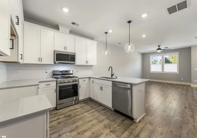 Photo 3 of Townhouse for sale at 1196 North Pleasantburg Dr, Greenville, SC 29607 | MLS# 1544408 | Listing updated on 2026-08-28
