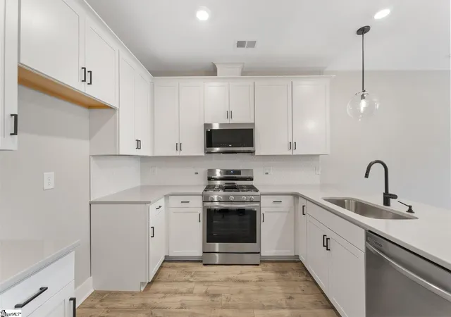Photo 3 of Townhouse for sale at 1196 North Pleasantburg Dr, Greenville, SC 29607 | MLS# 1544408 | Listing updated on 2026-08-28